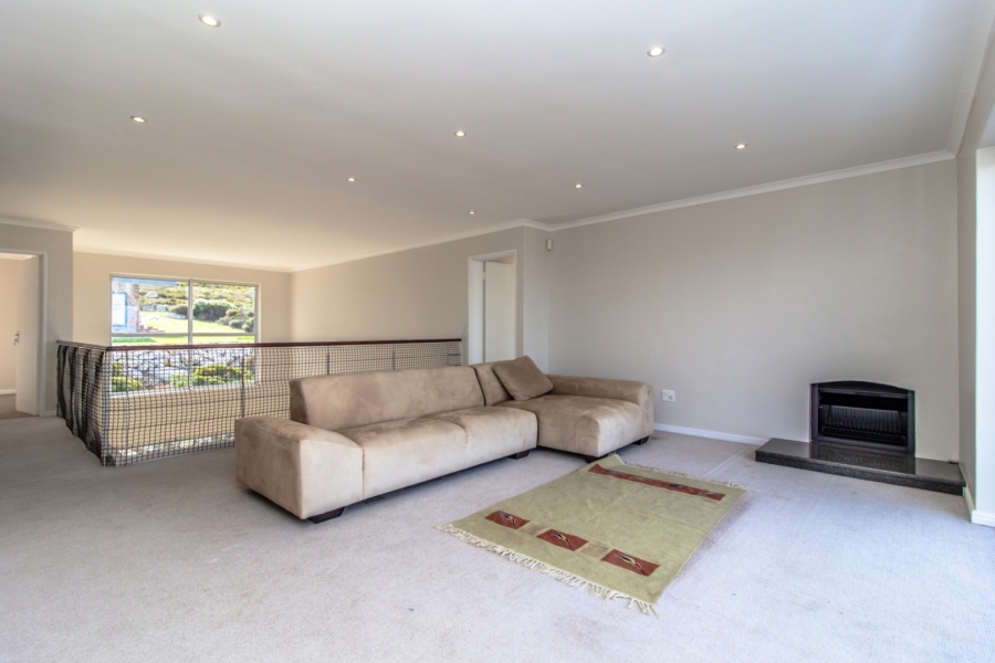 To Let 6 Bedroom Property for Rent in Bettys Bay Western Cape